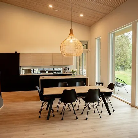 Iisland Havu New Riverside Gem, Sauna And Jacuzzi Villa *